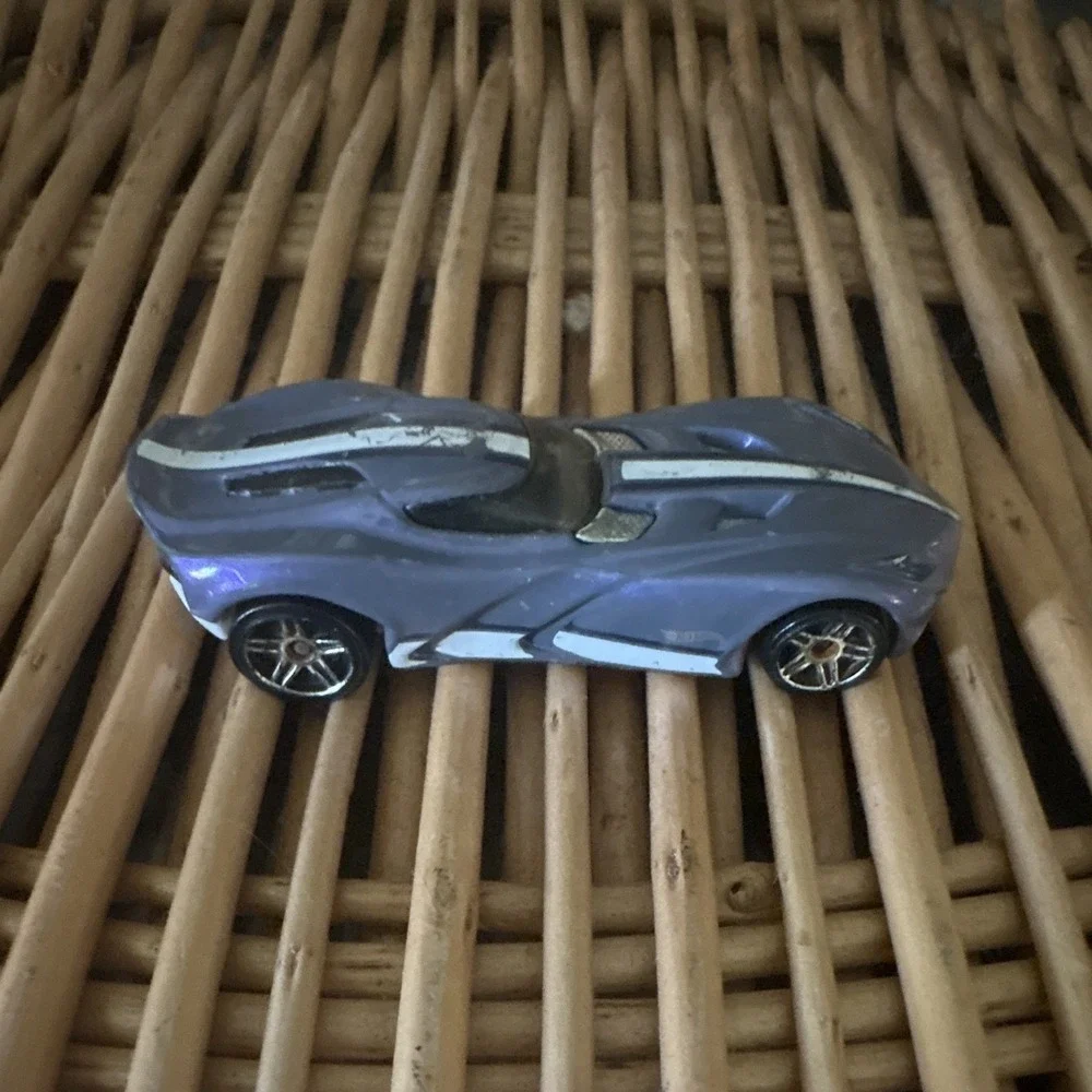2014 Hot Wheels Corvette Stingray Purple Iridescent Diecast Car Loose